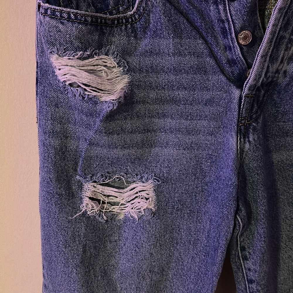 F21 Ripped Relaxed Jeans - Picture 3 of 5